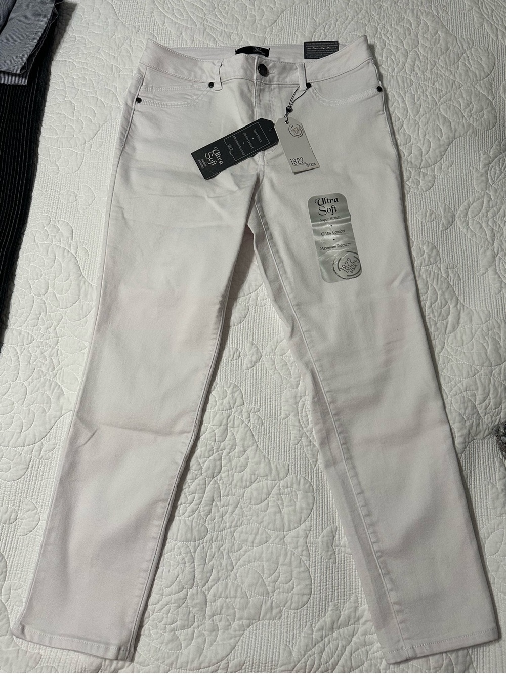 1822 Denim Women’s White Straight Leg Jeans